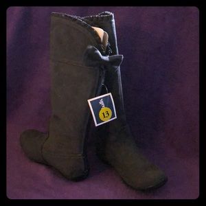 Girls grey boots, size 13